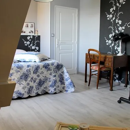 En Bord De Seine לינה וארוחת בוקר 3*