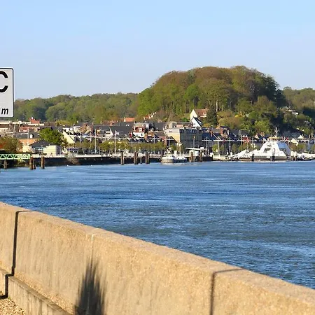 En Bord De Seine לינה וארוחת בוקר 3*